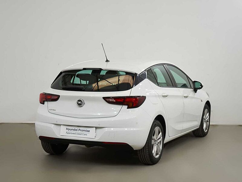 Opel Astra 1.4T Selective 125