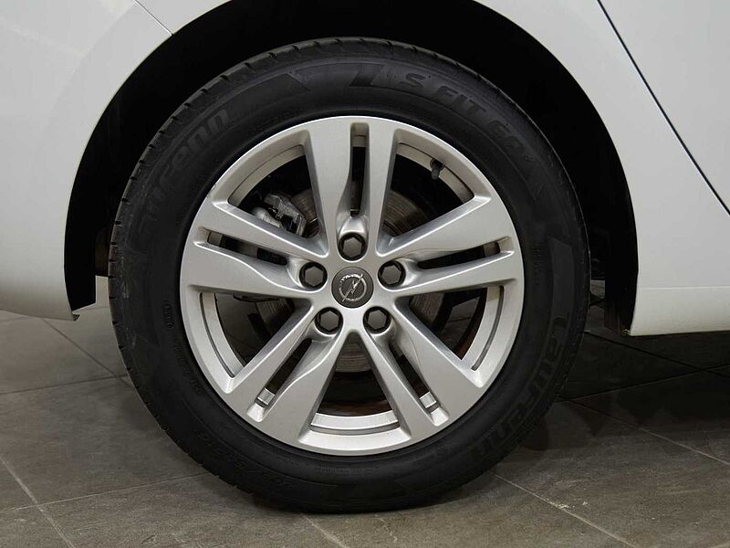 Opel Astra 1.4T Selective 125